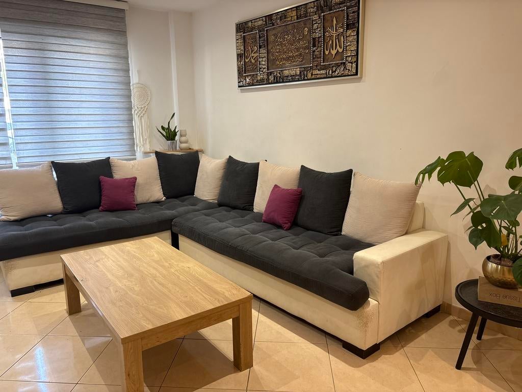 Canapé gris et blanc à vendre— 120€ (table + 10€), Maison & Meubles, Enlèvement, Utilisé