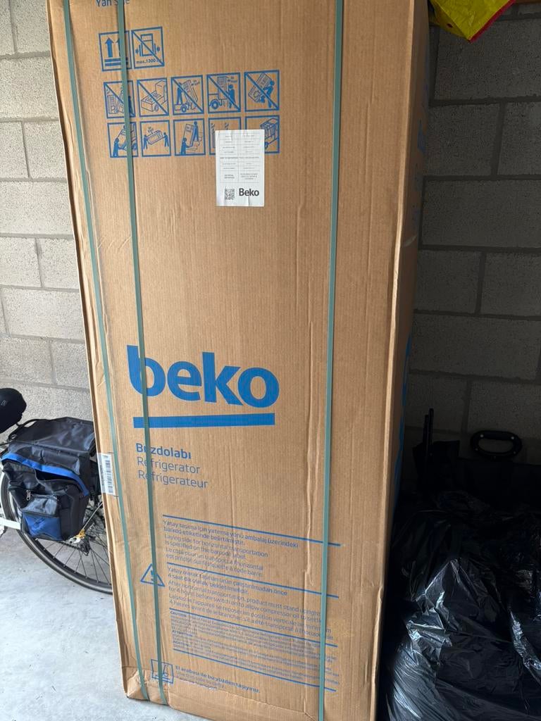 Nieuwe beko koelkast met diepvries hele zuinige b label 450€, Electroménager, Réfrigérateurs & Frigos, Neuf, Avec compartiment congélateur