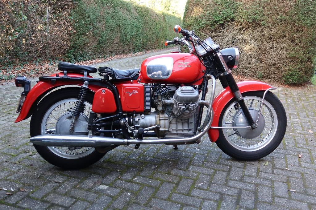 Moto Guzzi V7 700 1968, Motoren, Motoren | Moto Guzzi, Particulier, Toermotor, 12 t/m 35 kW, 2 cilinders, Cardan-aandrijving, Ophalen