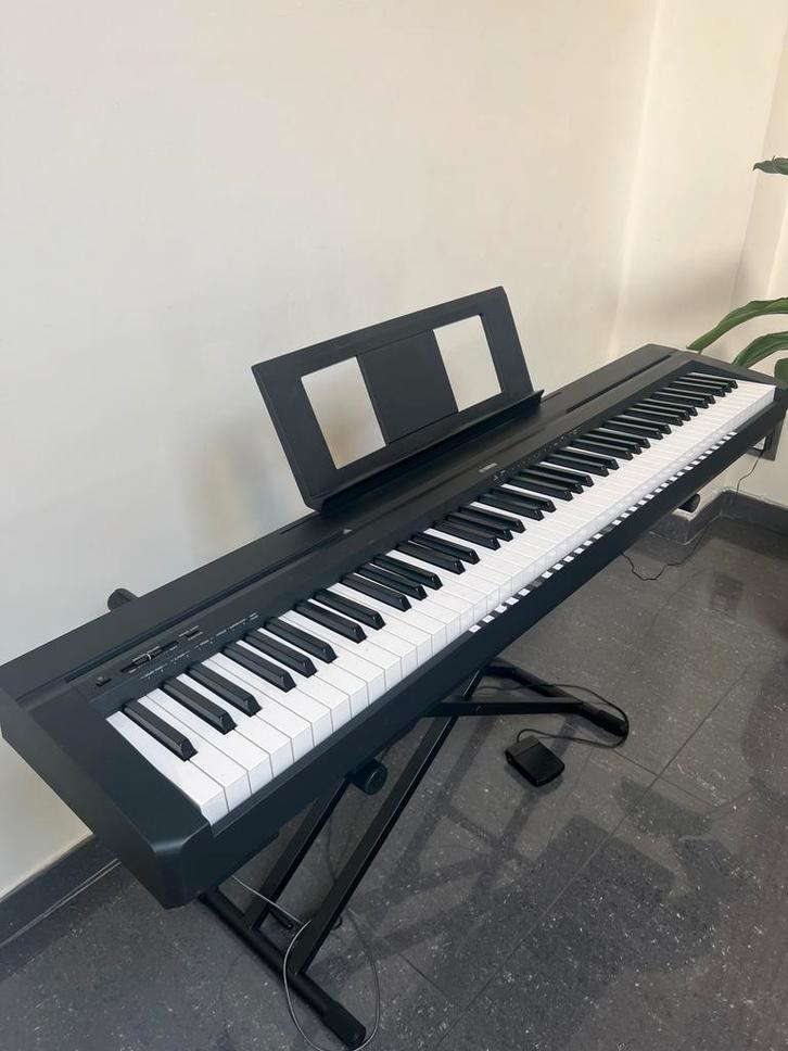 Piano numérique Yamaha P-45 Black noir + support, Musique & Instruments, Pianos, Comme neuf, Piano, Noir, Enlèvement