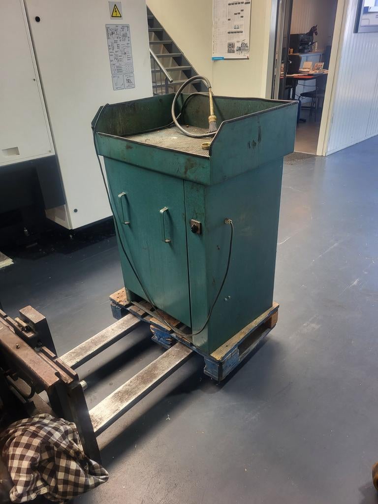 Onderdelenreiniger/ontvetterbak, Ophalen