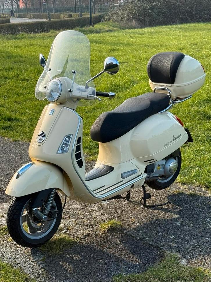 Piaggio Vespa GTS 125, Fietsen en Brommers, Scooters | Vespa, Zo goed als nieuw, Overige modellen, Benzine, Ophalen