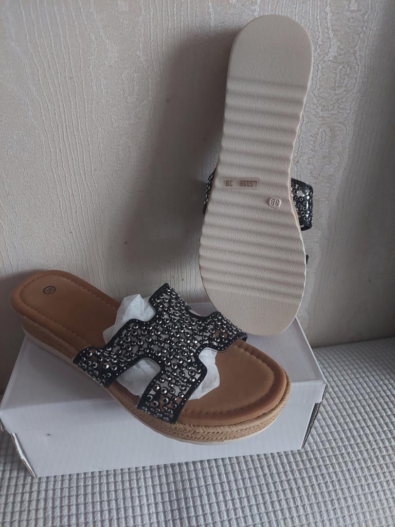 Scandale neuf pointure 38  prix 5 euros, Enlèvement