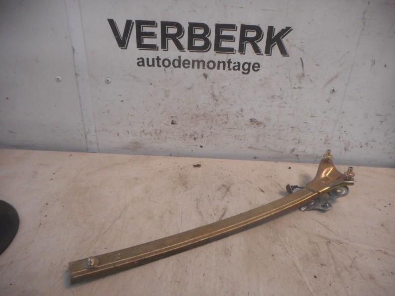 VITRE geleider links Toyota Celica (T16) (01-1985/08-1989), Utilisé, Toyota