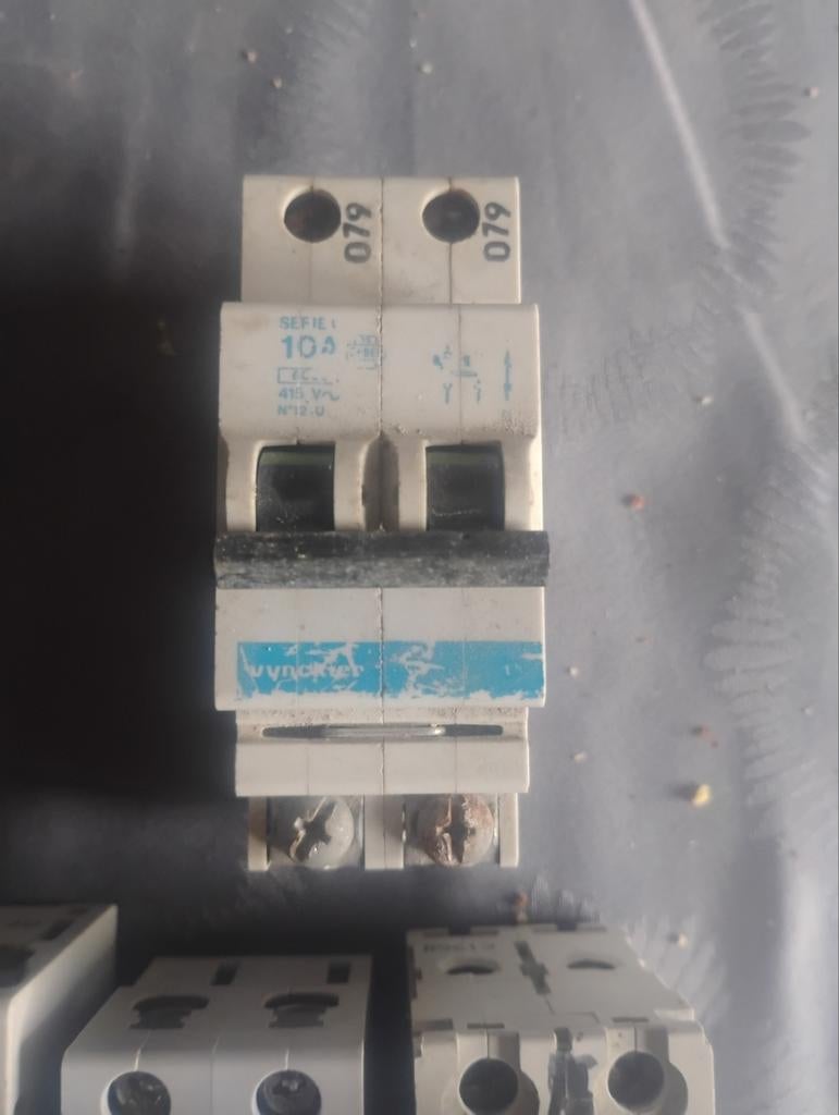 Disjoncteurs électriques, Bricolage & Construction, Électricité & Câbles