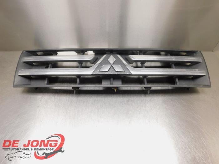 Grille van een Mitsubishi Pajero, Auto-onderdelen, Carrosserie, Mitsubishi, Gebruikt, 3 maanden garantie, Ophalen of Verzenden