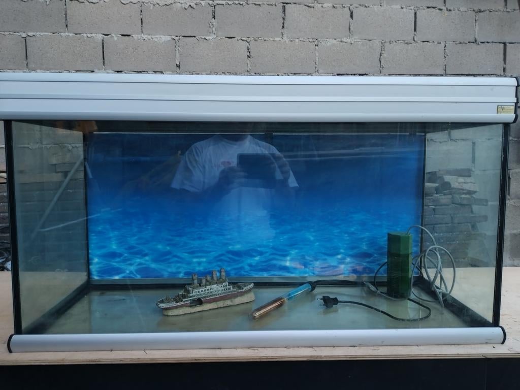 Aqualantis aquarium 101cm, Enlèvement, Couvercle inclus, Comme neuf, Aquatlantis