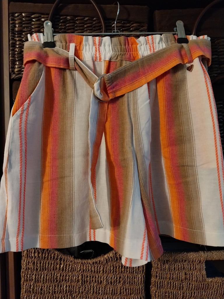 Short amelie amelie maat L amper gedragen, Kleding | Dames, Broeken en Pantalons, Ophalen of Verzenden, Maat 42/44 (L)