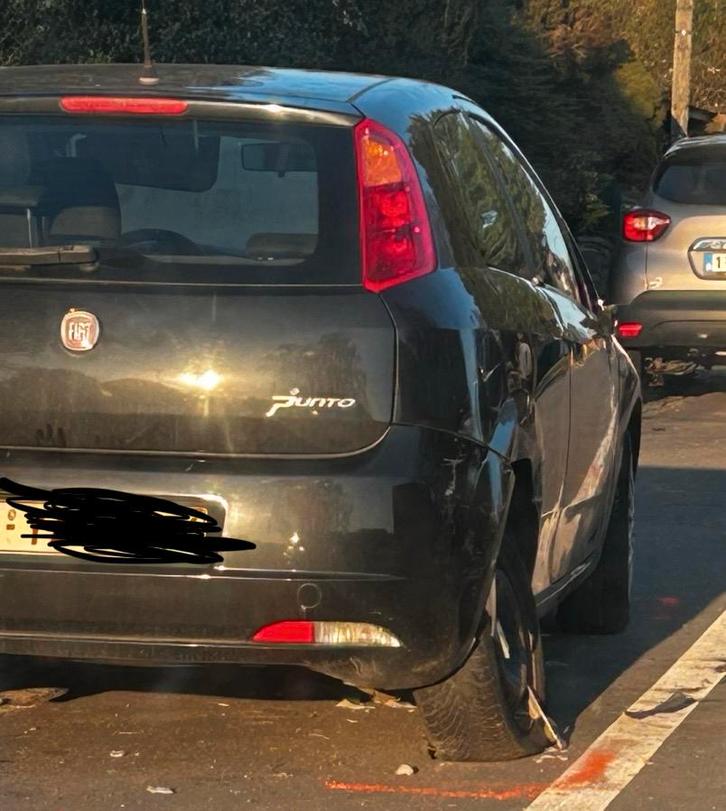 Fiat Grande Punto 2009 accidentée, Auto's, Fiat, Particulier, Grande Punto, Diesel, Euro 4, 3 deurs, Handgeschakeld, Zwart, Ophalen