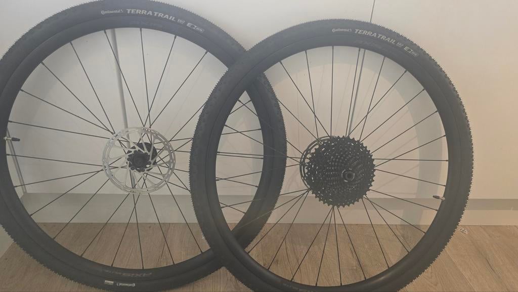 Zgan Gravelwielsetje axis elite., Ophalen