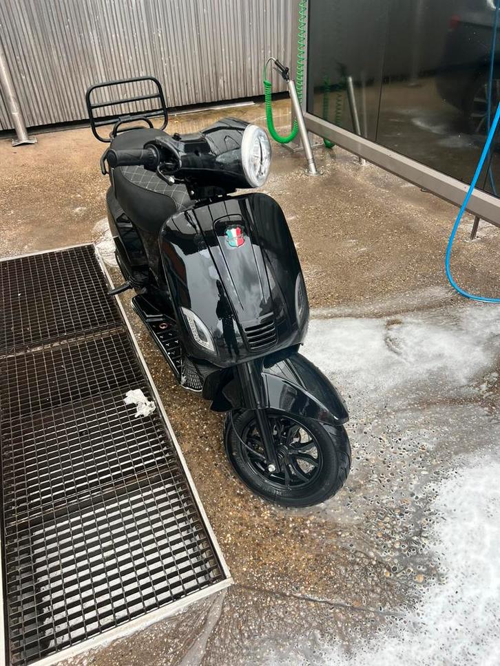 Gts toscana a klasse, Vélos & Vélomoteurs, Vélomoteurs & Scooters bridés, Comme neuf, Enlèvement