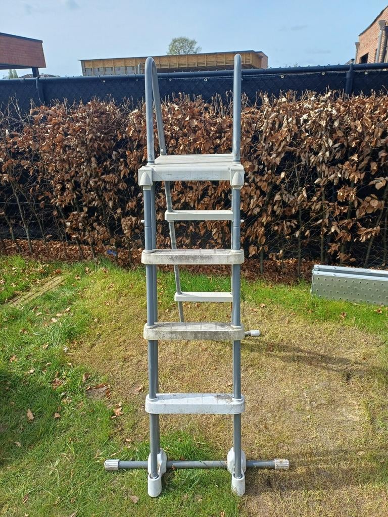 Zwembadtrap, Ophalen