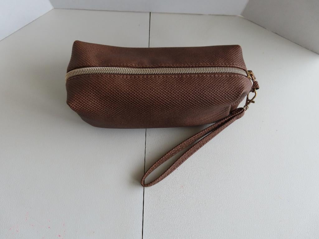 Pen etui Met 1 rits Kleur: bruin €.5,00, Diversen, Schrijfwaren, Ophalen of Verzenden, Nieuw