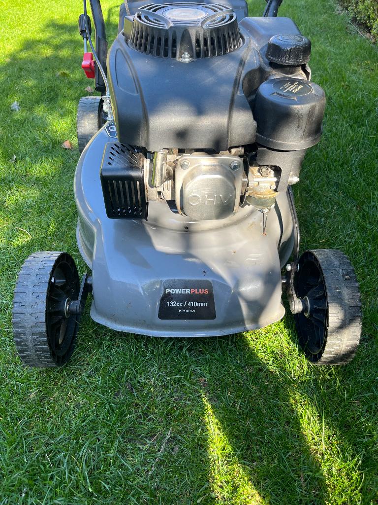 Gebruiksklare benzine grasmaaier (met zelftrekfunctie), Jardin & Terrasse, Tondeuses à gazon, Utilisé, Tondeuses à gazon à essence