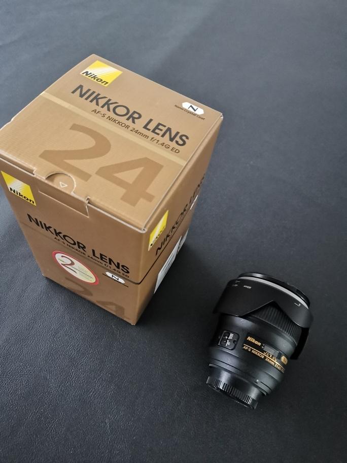 24mm lens Nikon f/1.4G, Ophalen, Zo goed als nieuw, Groothoeklens
