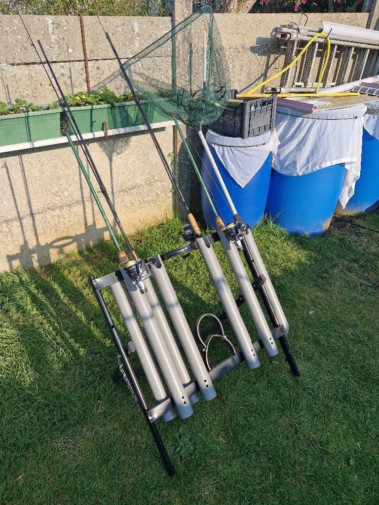 VEND PORTE CANNES 8 CANNES PLUS UN SUPPORT., Sports nautiques & Bateaux, Pêche à la ligne | Général, Enlèvement, Utilisé, Autres types