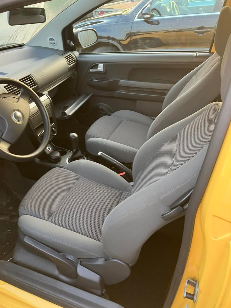 Schadewagen vw fox, Auto's, Volkswagen, Voorwielaandrijving, Stof, Geel, Handgeschakeld