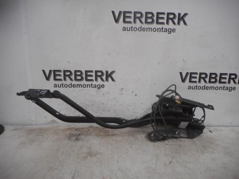 CABRIODAK SCHARNIER LINKS Opel Tigra Twin Top (1320098), Gebruikt, Opel