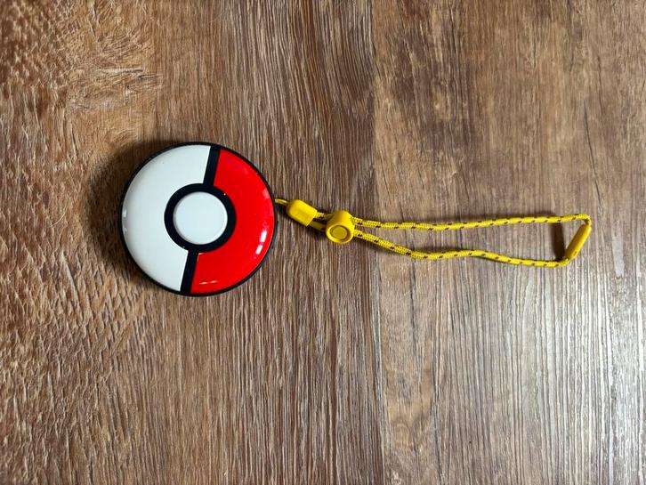 Go plus +, Hobby en Vrije tijd, Verzamelkaartspellen | Pokémon, Zo goed als nieuw, Ophalen