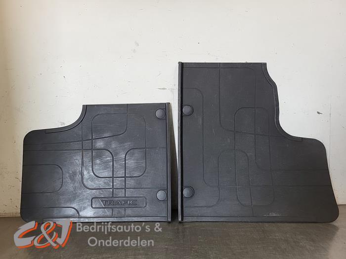 Kit tapis d'un Renault Trafic, Autos : Pièces & Accessoires, Habitacle & Garnissage, Renault, Utilisé, 3 mois de garantie, Enlèvement ou Envoi