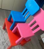 Petite table ikea et chaises, Enfants & Bébés, Enlèvement ou Envoi, Comme neuf, Chaise(s)
