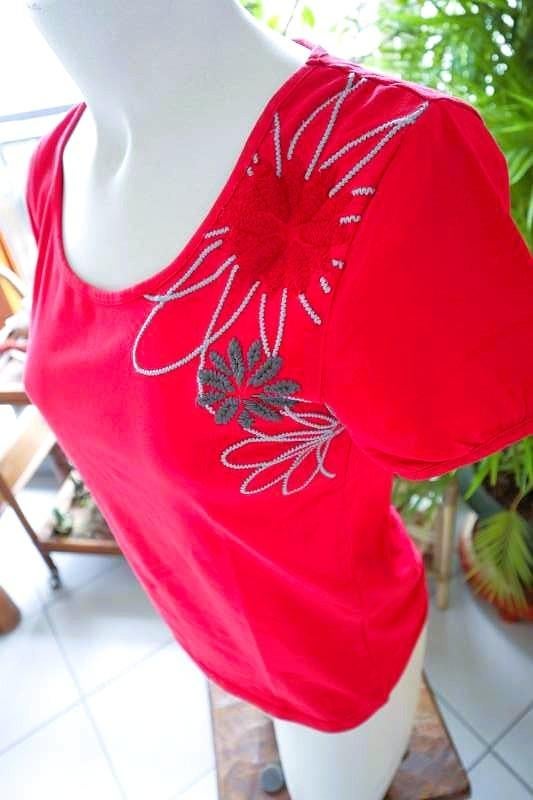 creatief rood bloem T-shirt, Maat 38/40 (M), Ophalen of Verzenden, Zo goed als nieuw, Korte mouw