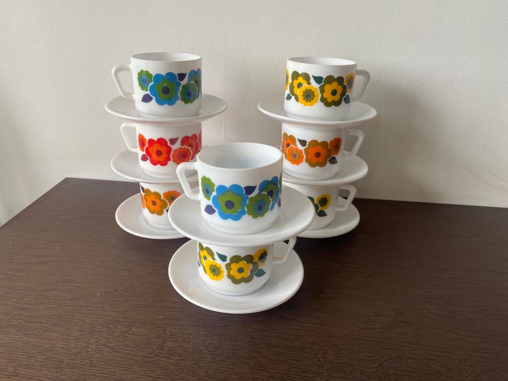 Vintage koffietassen arcopal lotus, Maison & Meubles, Cuisine | Vaisselle, Enlèvement, Comme neuf