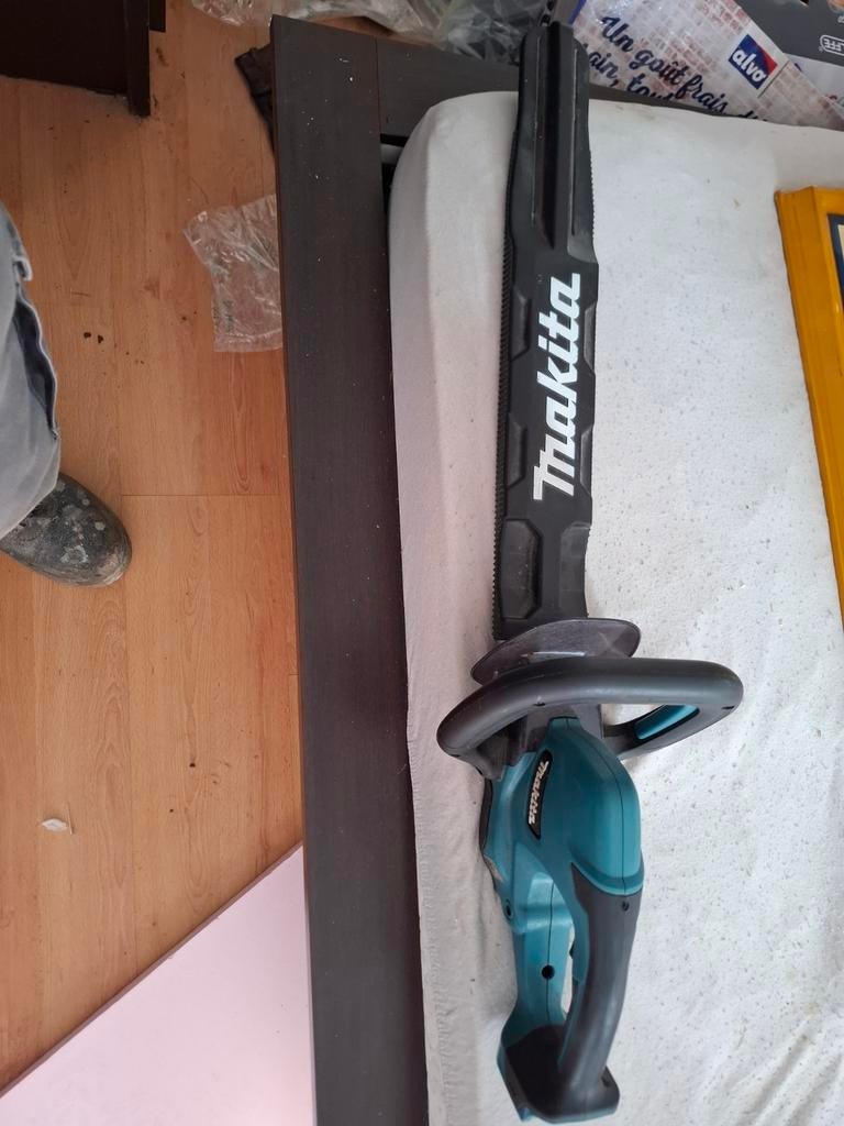 Makita haagschaar  op acu.   Word zonder acu verkocht, Ophalen of Verzenden