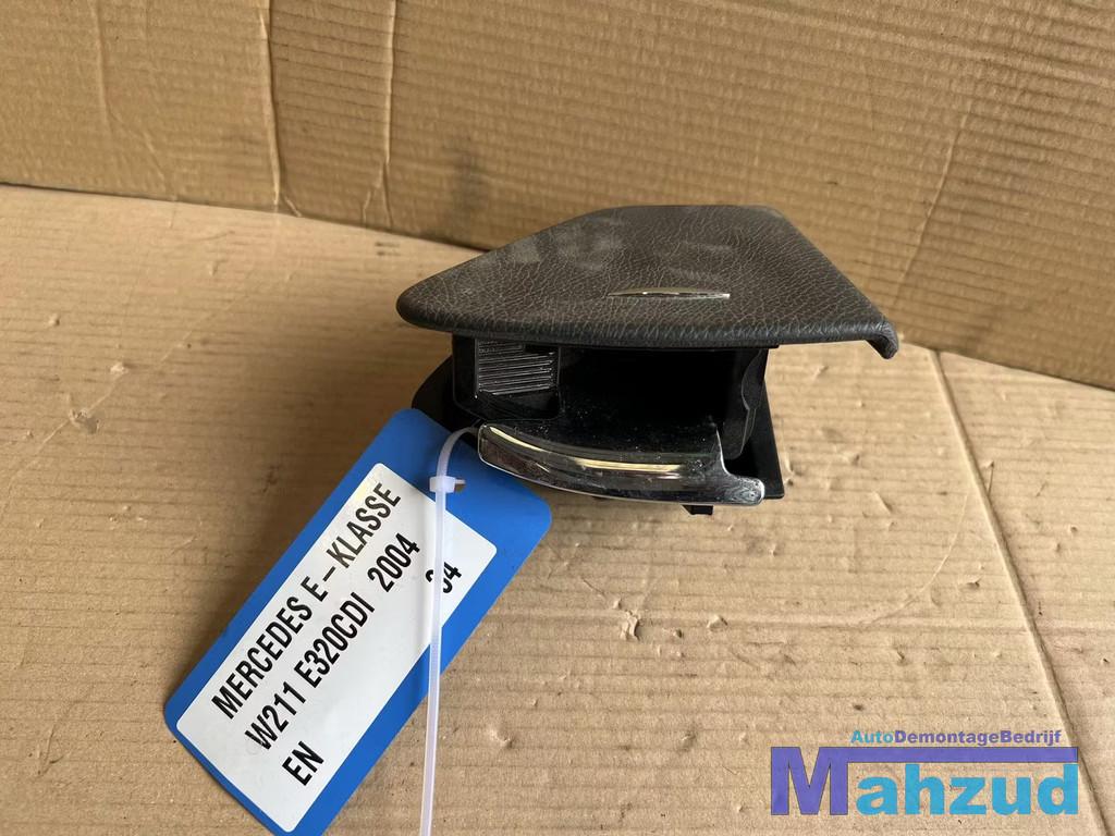 MERCEDES E-klasse W211 Rechts achter deurpaneel asbak 2002-2, Gebruikt, Mercedes-Benz AG, Mercedes-Benz, Mercedesstrasse 120
70372  Stuttgart, DE