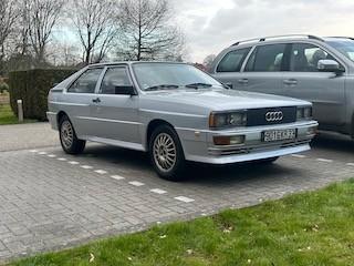 Audi (4 heures) Quattro Coupé 1982, Autos, Audi, Particulier, Coupé, Essence, Boîte manuelle, Argent ou Gris, Brun, Velours, Quatre roues motrices / 4X4