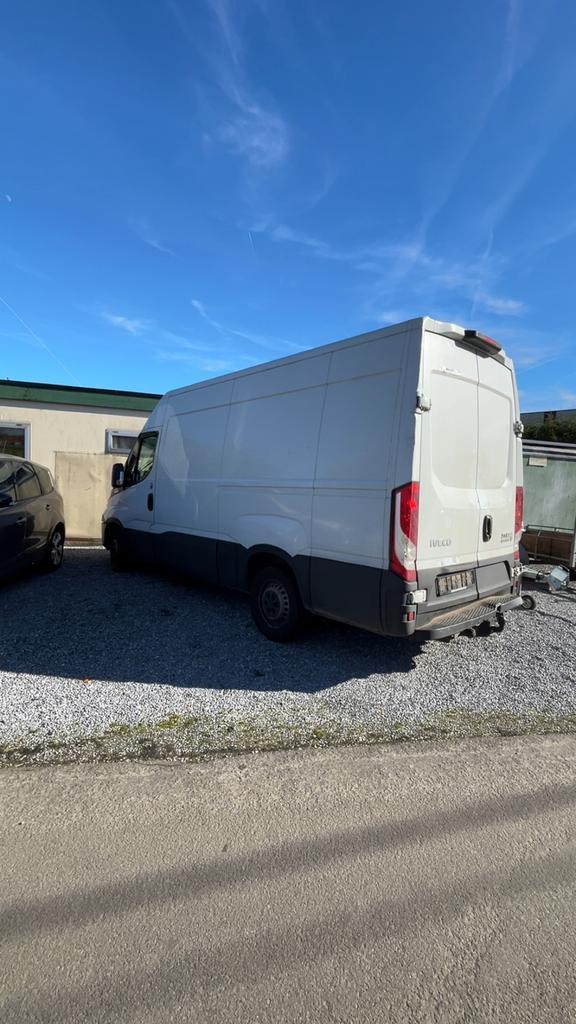 Iveco Daily 35S16 lichte brandschade, Auto's, Bestelwagens en Lichte vracht, Particulier, Iveco, Diesel, Euro 6, Automaat, Ophalen