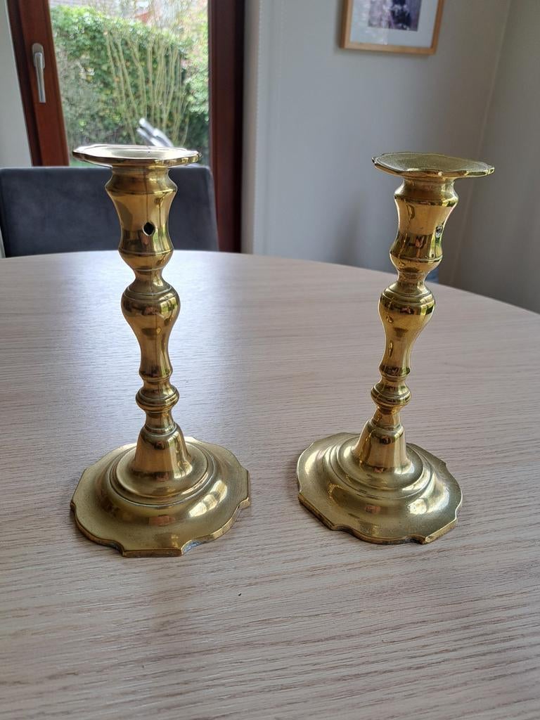 2 bougeoirs en laiton, Enlèvement