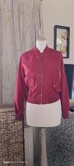 Bershka T.M. bordeauxrode korte jas, Kleding | Dames, Jassen | Zomer, Maat 38/40 (M), Overige kleuren, Nieuw, Bershka