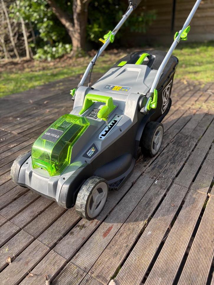 Grasmaaier 40V Lux Tools, Tuin en Terras, Grasmaaiers, Zo goed als nieuw, Accu-grasmaaier, 30 t/m 39 cm, Cirkelmaaier, Elektrische starter