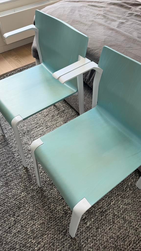 paar Ahrend design stoelen turquoise, Ophalen, Zo goed als nieuw