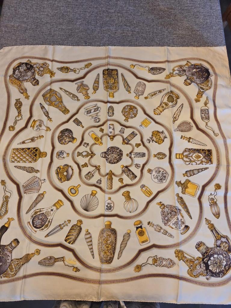 Carré hermes "qu'importe le flacon ", Enlèvement ou Envoi, Carré