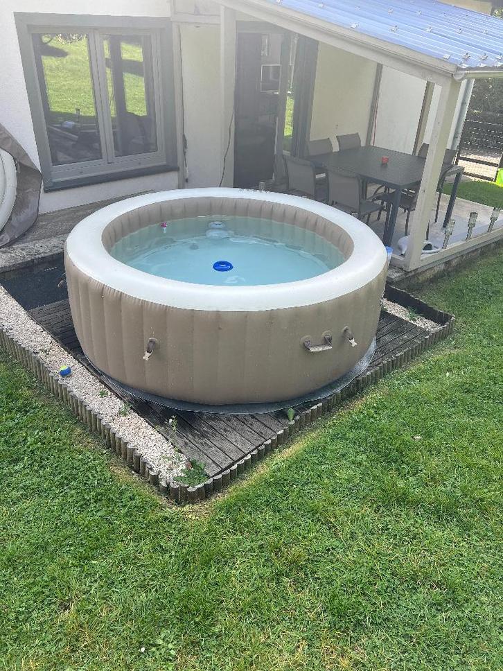 Jacuzzi, Tuin en Terras, Bubbelbaden en Hottubs, Gebruikt, Opblaasbaar, Grondzeil, Filter, Pomp, Ophalen