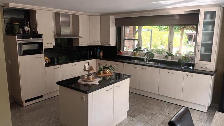 Definitief….keuken moet weg voor 14 mei, Huis en Inrichting, Keuken | Keukenbenodigdheden, Gebruikt, Ophalen