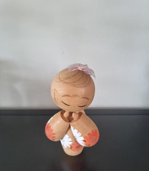 Leuke Hinagiku Kokeshi van (vermoedelijk) Aoki Ryoka 1931-, Antiek en Kunst, Kunst | Beelden en Houtsnijwerken, Verzenden