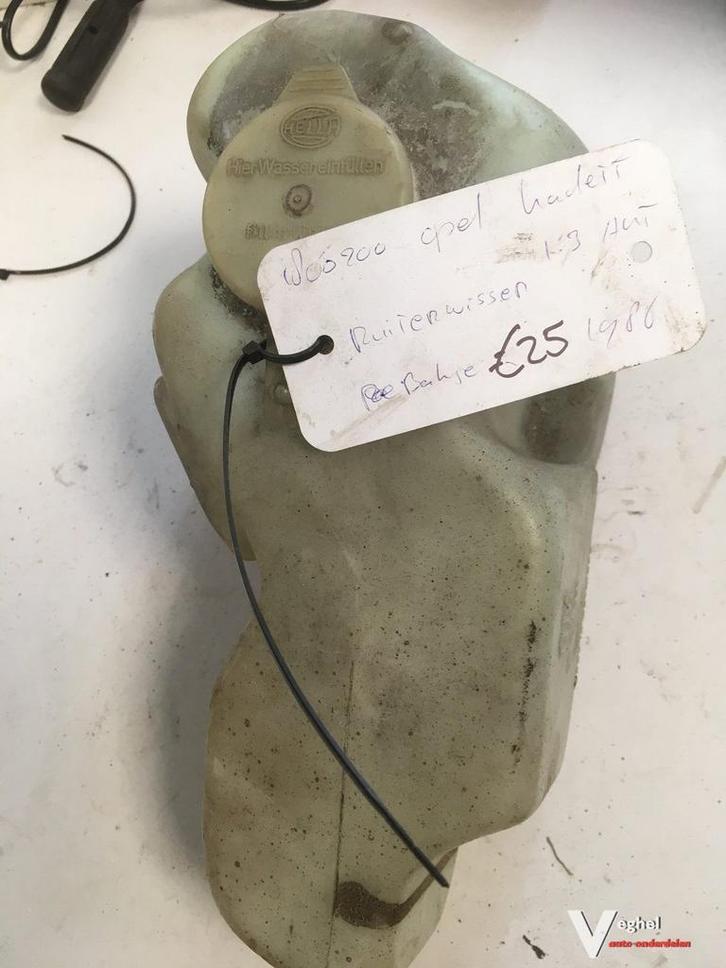 Opel Kadett E 1986 ruitensproeierreservoir, Auto-onderdelen, Ruiten en Toebehoren, Gebruikt, Ophalen of Verzenden