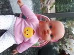 Pop met accessoires en poppenbed, Ophalen, Gebruikt, Babypop