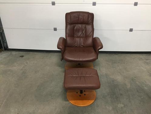 (22) Lederen verstelbare relaxzetel met poef, Huis en Inrichting, Fauteuils, Zo goed als nieuw, Ophalen