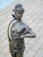 gesigneerd bronzen beeld, Diana de everzwijnmoordenaar. H 49, Ophalen, Brons