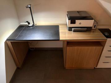 Bureau en salontafel  beschikbaar voor biedingen