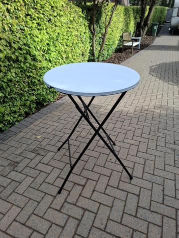 Partytafel met zwarte hoes, 6 stuks beschikbaar voor biedingen