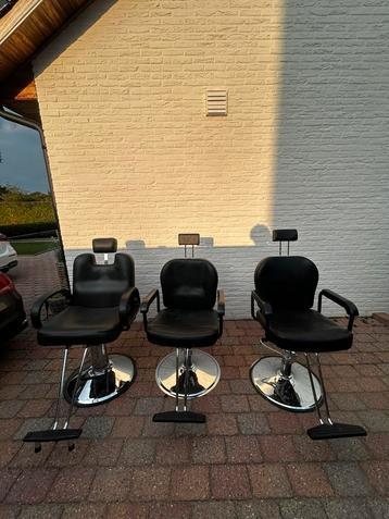 Barber stoelen beschikbaar voor biedingen