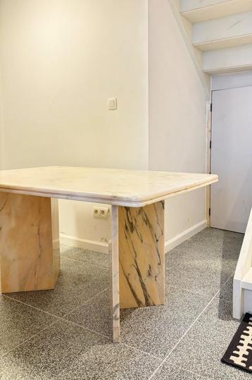 Vintage tafel / bureau  in Italiaans marmer beschikbaar voor biedingen
