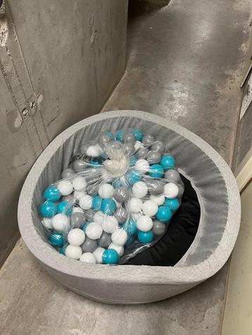 Piscine à balles enfants  beschikbaar voor biedingen