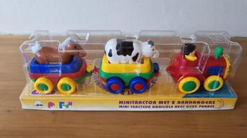 Mini tractor met 2 aanhangwagens beschikbaar voor biedingen