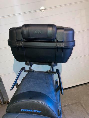 Givi Topkoffer en Topkofferrek Tracer 900